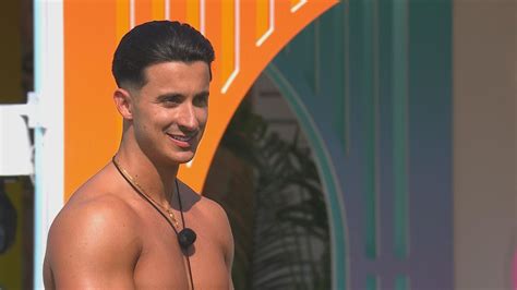 Thandieeeeee's tweet photo. Would not have guessed he'd be my favourite. Running to his girl to on the lads and yelling "lanky fucking lamp post" when he's irrate. My winner. #LoveIslandUK #LoveIsland https://t.co/uq2trOYzpj