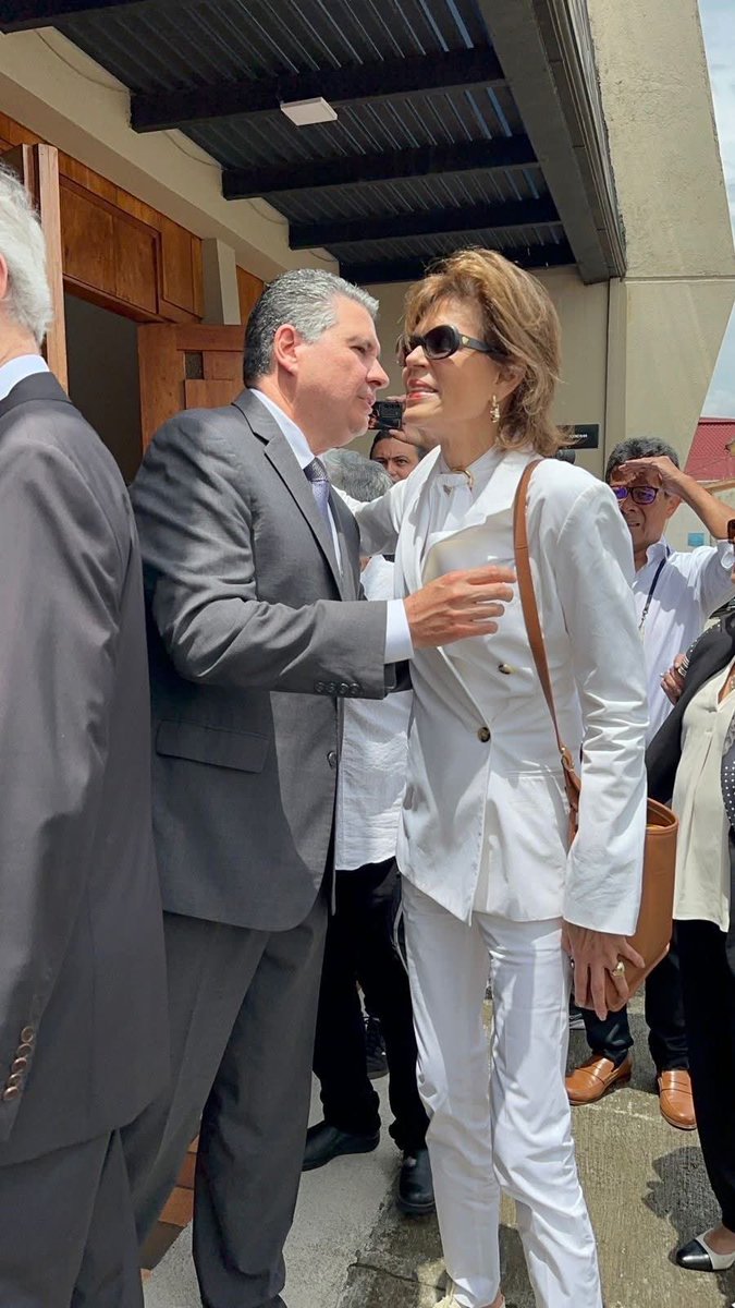 Cristiana Chamorro: “Cuando Nicaragua sea libre, llevaremos a mi madre a descansar junto a mi padre”

¡Descanse en paz, presidenta de la paz!