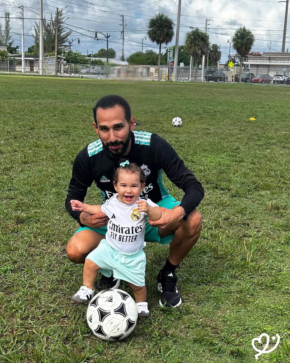 fccusaofficial's tweet image. ⚽ Scoring Goals with Dad! ♥️
We celebrated Father's Day with stretches led by the kids, epic parents vs. kids games, and even first kicks for the little ones!Huge thanks to @LeJardinCC for welcoming us every year and helping create a safe, joyful space for families through ⚽