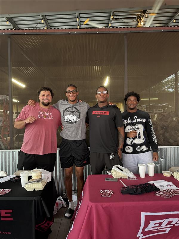 Arkansas Edge (@arkansasedgenil) on Twitter photo Thanks to everyone who came out to Wright’s BBQ to see our football guys! We had so much fun meeting all of you! 🐗🏈 <a href="/RazorbackFB/">Arkansas Razorback Football</a> <a href="/wrightsbarbecue/">Wright's Barbecue</a> <a href="/taylengreen17/">Taylen Green</a> <a href="/carmonaajr/">fernando carmona jr</a> <a href="/Sorey_Jr/">Xavian Sorey Jr</a> <a href="/larryworth10/">Larry(L₃)Worth</a> Thanks to everyone who came out to Wright’s BBQ to see our football guys! We had so much fun meeting all of you! 🐗🏈 <a href="/RazorbackFB/">Arkansas Razorback Football</a> <a href="/wrightsbarbecue/">Wright's Barbecue</a> <a href="/taylengreen17/">Taylen Green</a> <a href="/carmonaajr/">fernando carmona jr</a> <a href="/Sorey_Jr/">Xavian Sorey Jr</a> <a href="/larryworth10/">Larry(L₃)Worth</a>