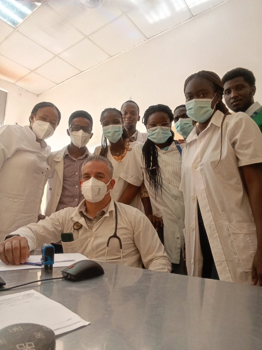 Donde hay un ser humano, hay una misión.
Nuestros profesionales llevan salud, pero también esperanza y afecto. #CubaSalva #BMCGuineaBissau #VamosPormás #CubaCoopera <a href="/WongCorrales/">Luis Armando Wong Corrales</a> <a href="/TaniaMCruzHdez/">Dra.Tania Margarita Cruz Hernández</a> <a href="/BrunoRguezP/">Bruno Rodríguez P</a>  <a href="/cubaengb/">Embajada de Cuba en Guinea Bissau</a> <a href="/DiazCanelB/">Miguel Díaz-Canel Bermúdez</a>   <a href="/Colaboracionqba/">Unidad Central de Cooperación Médica 🇨🇺</a>