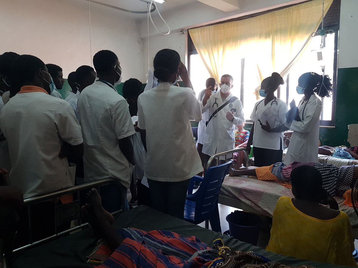 Prevenir, educar, curar.
Nuestra labor va más allá de la consulta: formamos promotores, cuidamos embarazadas, vacunamos niños y luchamos contra enfermedades olvidadas. #BMCGuineaBissau #VamosPormás #CubaCoopera <a href="/WongCorrales/">Luis Armando Wong Corrales</a> <a href="/TaniaMCruzHdez/">Dra.Tania Margarita Cruz Hernández</a> <a href="/BrunoRguezP/">Bruno Rodríguez P</a>  <a href="/cubaengb/">Embajada de Cuba en Guinea Bissau</a> <a href="/DiazCanelB/">Miguel Díaz-Canel Bermúdez</a>