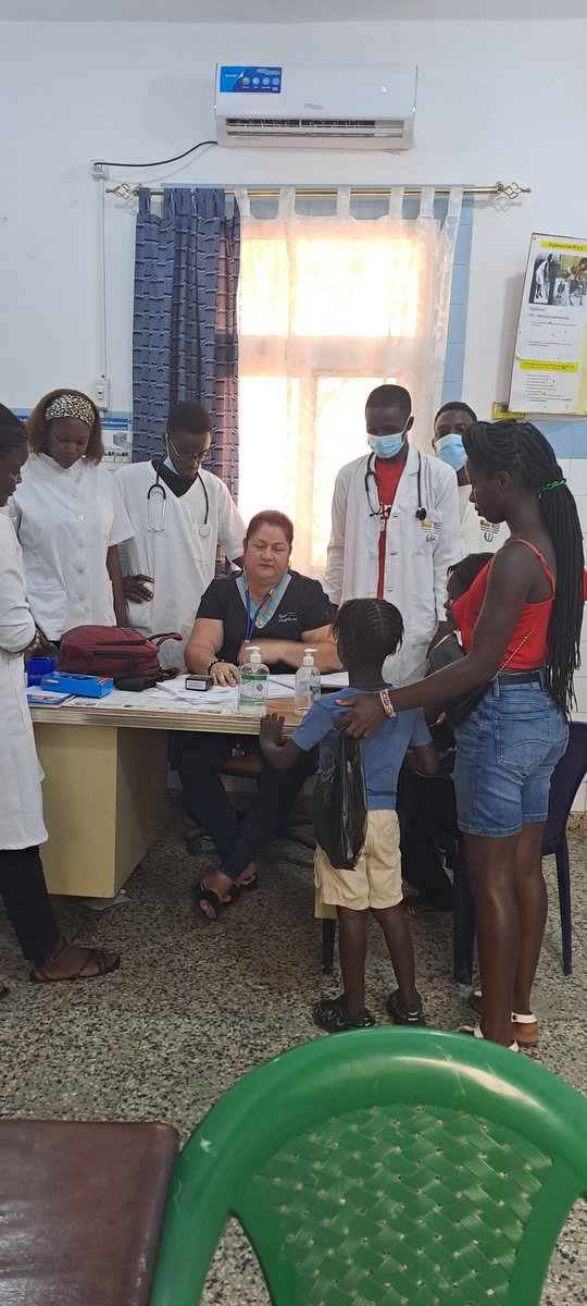 Desde el Caribe hasta África, nuestros médicos cruzan fronteras para llevar vida.
Cada consulta es un acto de amor y responsabilidad humana.
#CubaPorLaVida #CubaSalva #BMCGuineaBissau #VamosPormás #CubaCoopera <a href="/WongCorrales/">Luis Armando Wong Corrales</a> <a href="/TaniaMCruzHdez/">Dra.Tania Margarita Cruz Hernández</a> <a href="/BrunoRguezP/">Bruno Rodríguez P</a>  <a href="/cubaengb/">Embajada de Cuba en Guinea Bissau</a> <a href="/DiazCanelB/">Miguel Díaz-Canel Bermúdez</a>