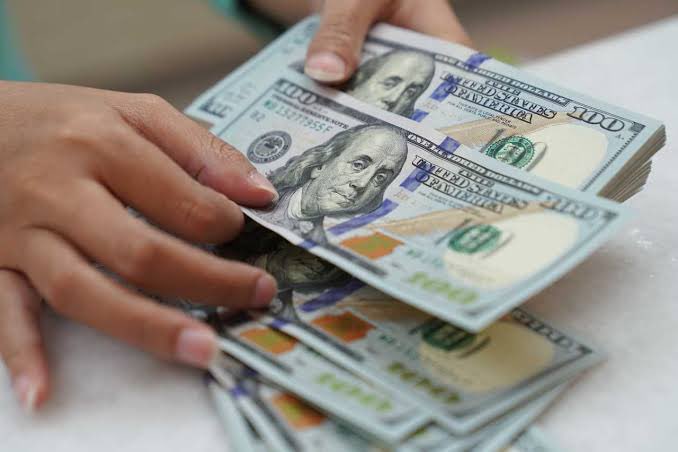 pedrorousseff's tweet photo. 🚨EFEITO LULA: Com a economia em ALTA com Lula, Dólar CAI a R$5,48 e fecha no MENOR NÍVEL em 8 meses. 

- Enquanto isso, o REAL se VALORIZA CADA DIA MAIS! 

FAZ O L! 🇧🇷📈💴 https://t.co/mBkMnQiRML
