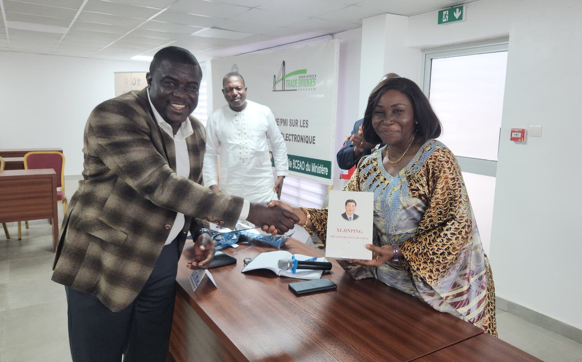 Ministère du Commerce - TOGO (@commercegouvtg) on Twitter photo Le vendredi 13 juin 2025, la délégation togolaise, de retour du séminaire Chine-Togo sur le e-commerce transfrontalier, a présenté un compte-rendu à madame <a href="/RMivedor/">Rose Kayi MIVEDOR</a>.
👉 commerce.gouv.tg/seminaire-chin…
#Denyigban
#Togo🇹🇬
#CooperationSinoTogolaise Le vendredi 13 juin 2025, la délégation togolaise, de retour du séminaire Chine-Togo sur le e-commerce transfrontalier, a présenté un compte-rendu à madame <a href="/RMivedor/">Rose Kayi MIVEDOR</a>.
👉 commerce.gouv.tg/seminaire-chin…
#Denyigban
#Togo🇹🇬
#CooperationSinoTogolaise