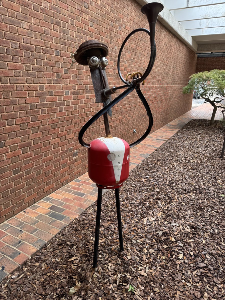 kcollazo's tweet photo. I love these outdoor sculptures at my local library! Even though rusty, they’re still very cool. Zoom in to see the recycled details! #STEM
#LibrariesAreCool https://t.co/OCVSGiMrPc