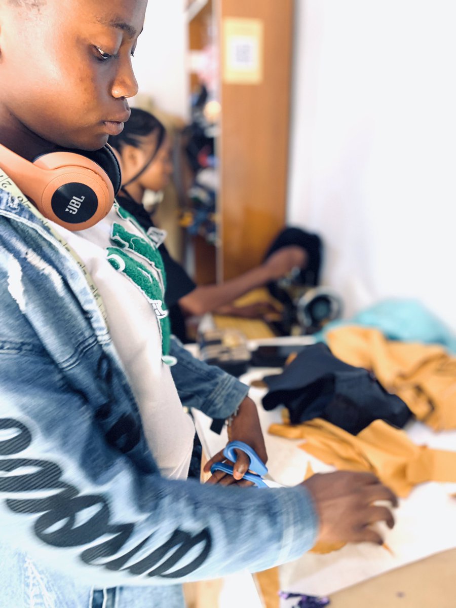 iyanuol4's tweet photo. As the youth parliamentarian representing Osun East Senatorial District in the Nigerian Youth Parliament, my office kicked off a 6-month fully sponsored Industrial Training in Fashion Design in grand style. https://t.co/SIcW7WYWCe
