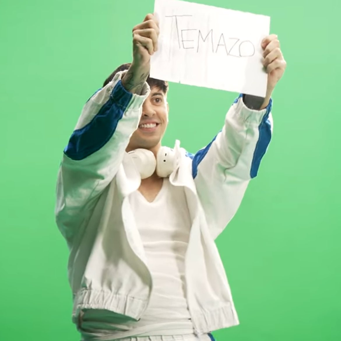 pov: suena cualquier canción de robleis