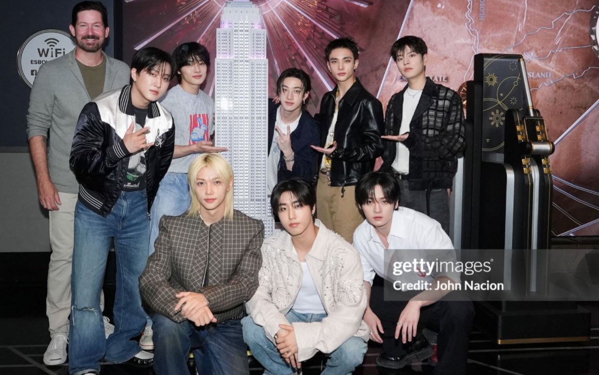 skzpopbase's tweet image. #StrayKids looks amazing in new released photos at the Empire State Building (via Getty Images)🏙️