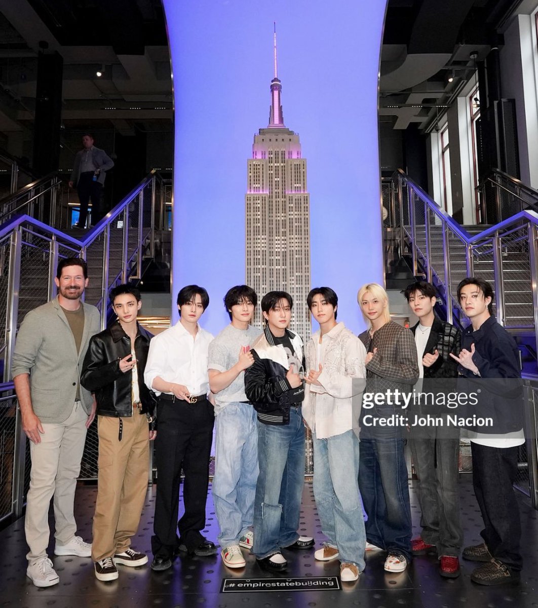 skzpopbase's tweet image. #StrayKids looks amazing in new released photos at the Empire State Building (via Getty Images)🏙️