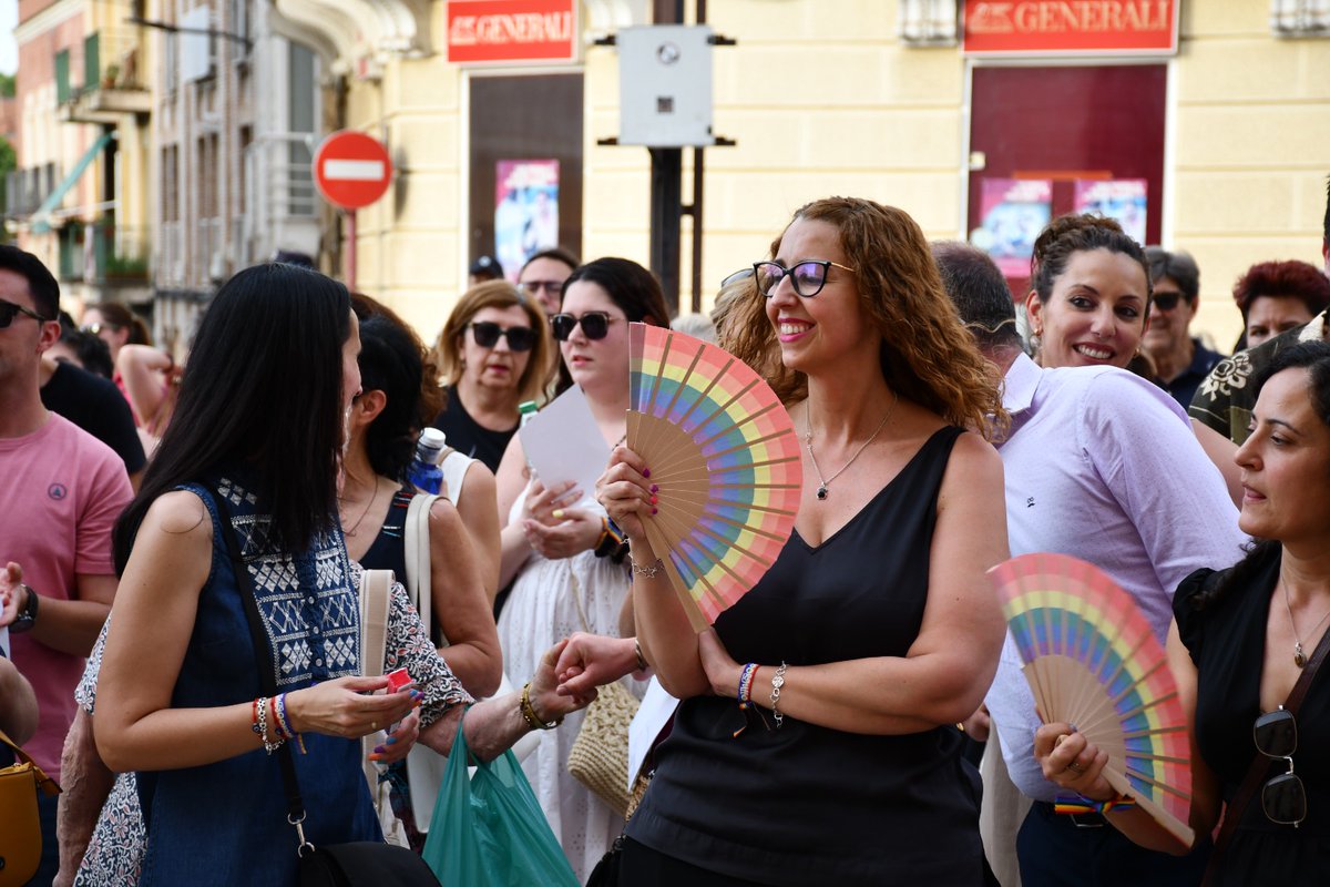 Sara Simón Alcorlo (@sara_simona) on Twitter photo Hoy hemos celebrado el primero de los actos de calle que el <a href="/gobjccm/">Gobierno de Castilla-La Mancha</a> organiza para recordar la importancia de conmemorar y celebrar el Orgullo LGTBI. Visibilizar y poner en valor nuestra diversidad sexual, recordando que los derechos de las personas LGTBI son Derechos Humanos. Hoy hemos celebrado el primero de los actos de calle que el <a href="/gobjccm/">Gobierno de Castilla-La Mancha</a> organiza para recordar la importancia de conmemorar y celebrar el Orgullo LGTBI. Visibilizar y poner en valor nuestra diversidad sexual, recordando que los derechos de las personas LGTBI son Derechos Humanos.