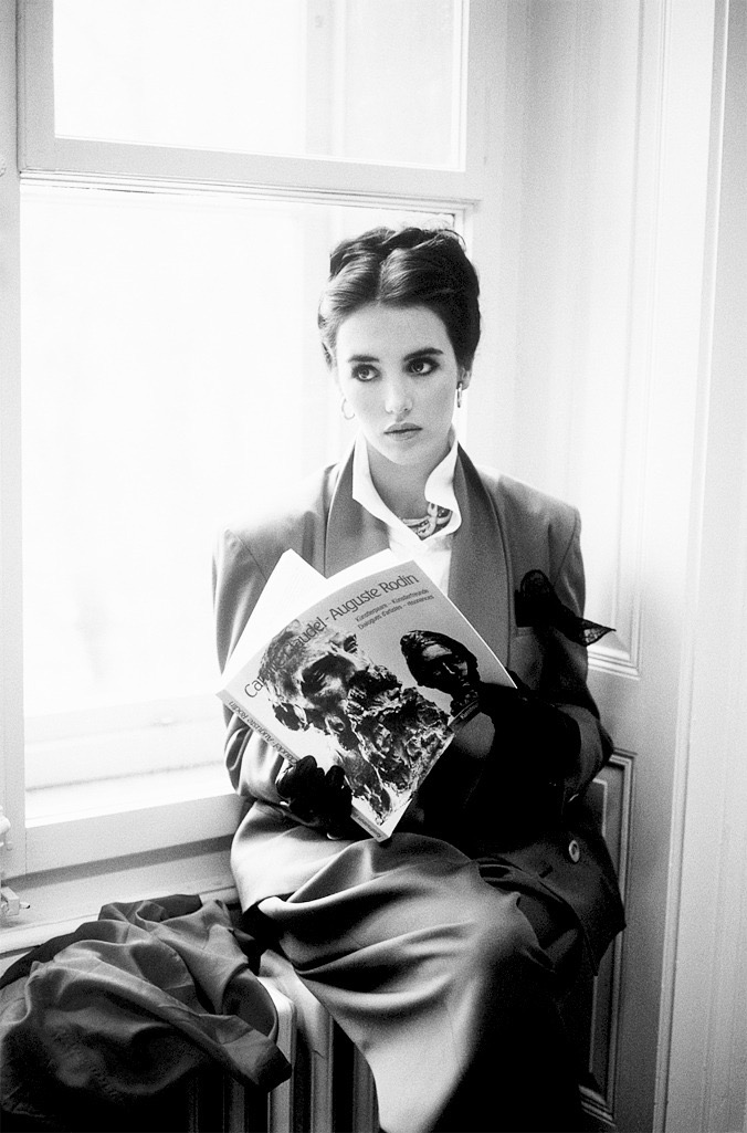 Isabelle Adjani on the set of the film 'Camille Claudel' (1987) Photo by Marianne Rosenstiehl.