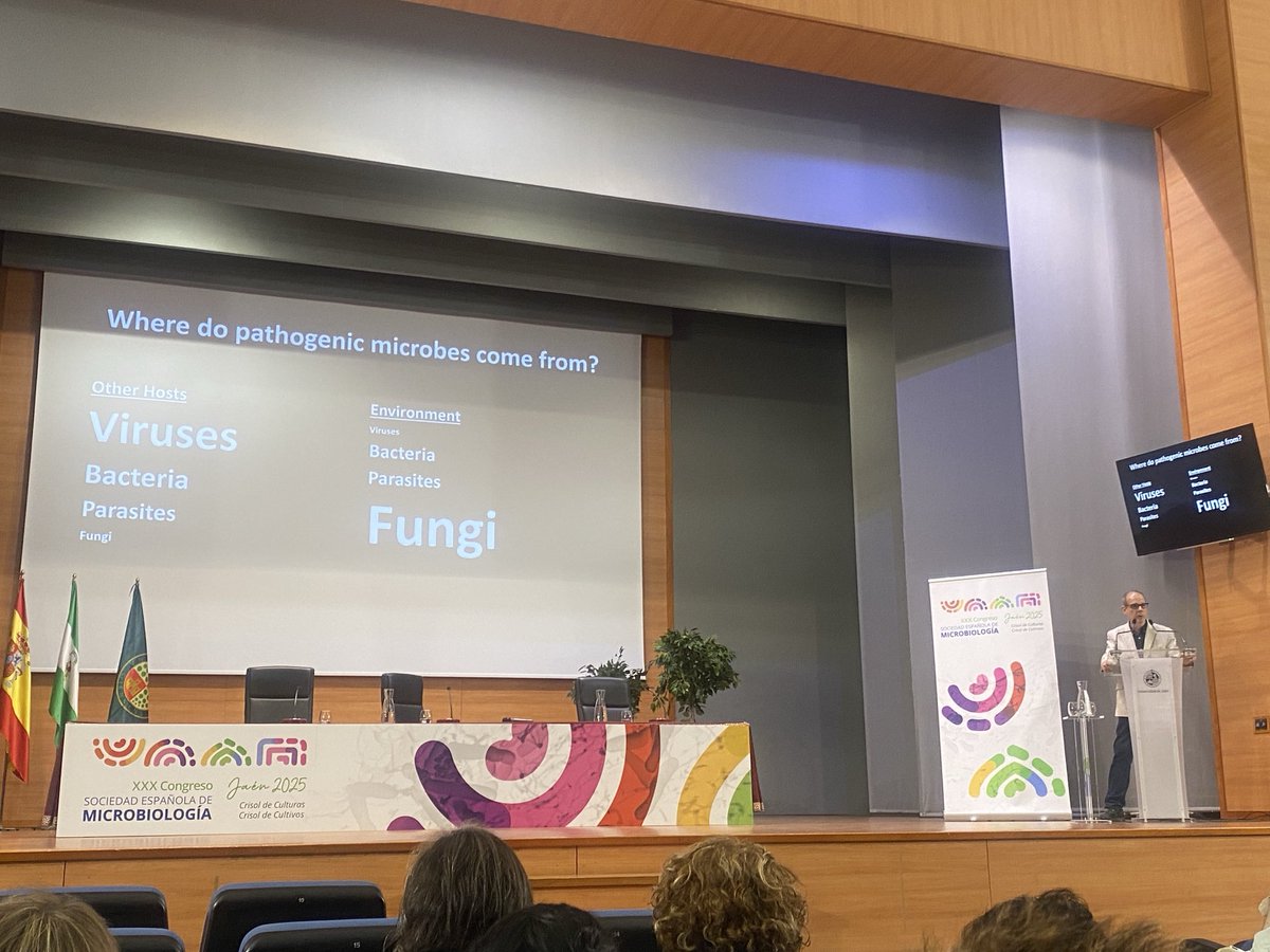 jessigserna's tweet image. La estupenda charla de Arturo Casadevall ha sido el arranque perfecto para el XXX Congreso de la Sociedad Española de Microbiología en Jaén 👏🏻 ¡Los hongos son lo más! 🤩 @SEMicrobiologia