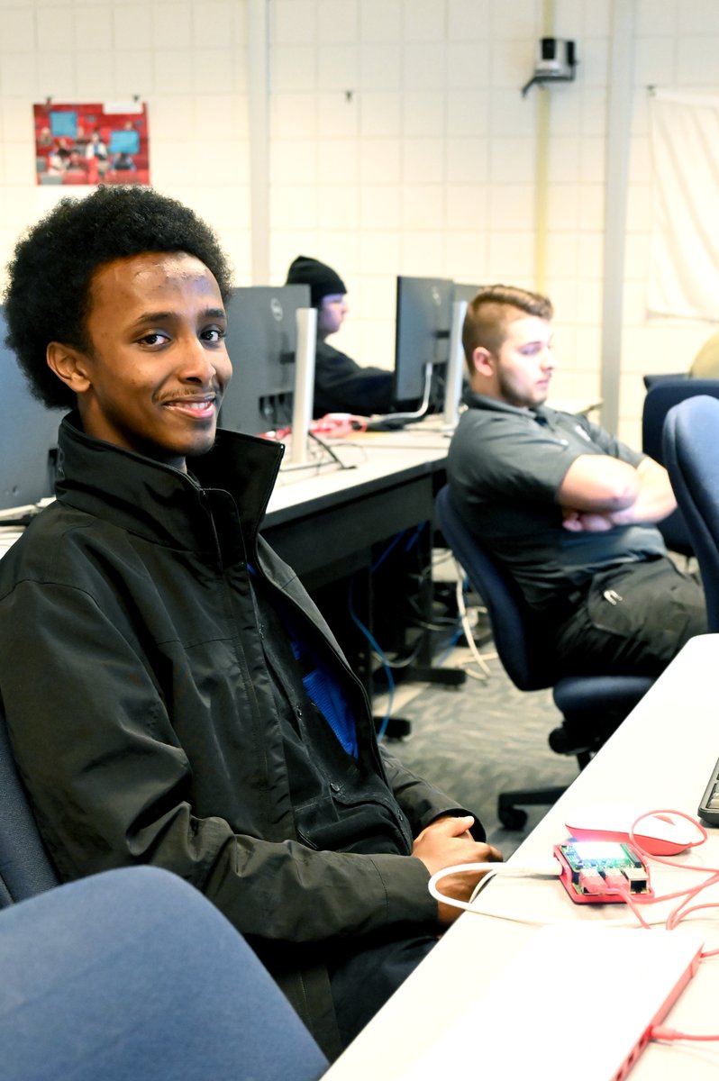 Are you ready to help our students #GetToNext? Marion Tech is #hiring! Open positions include Aspire instructor, tutor, adjunct faculty, financial aid assistant director and more. Find all #jobs here: workforcenow.adp.com/mascsr/default…
