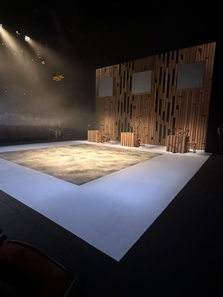 One of the best aspects of being on the board of the Everyman and Playhouse is supporting new shows on their opening night. 

Tonight’s performance of The Walrus has a Right to Adventure was fantastic. Well done to <a href="/oznavad/">Mark Da Vanzo</a> and team!

Also lovely to catch up with <a href="/Liverpoolshell/">Michelle Langan</a>