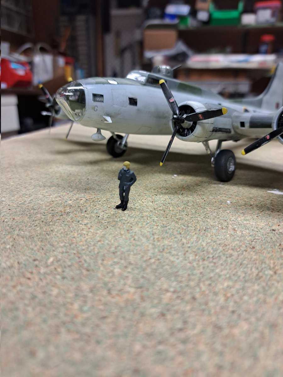 #JFFBooks
#B17 Fortress II/IIA
#Acedemy #Hasegawa 1/72
#CoastalCommand update;
Baseboard cut for dioramas trying to recreate the photos of #Benbecula B17s. Awaiting decent figures. The B17 are going to different homes but will be able to be displayed together with the #DH98🤞