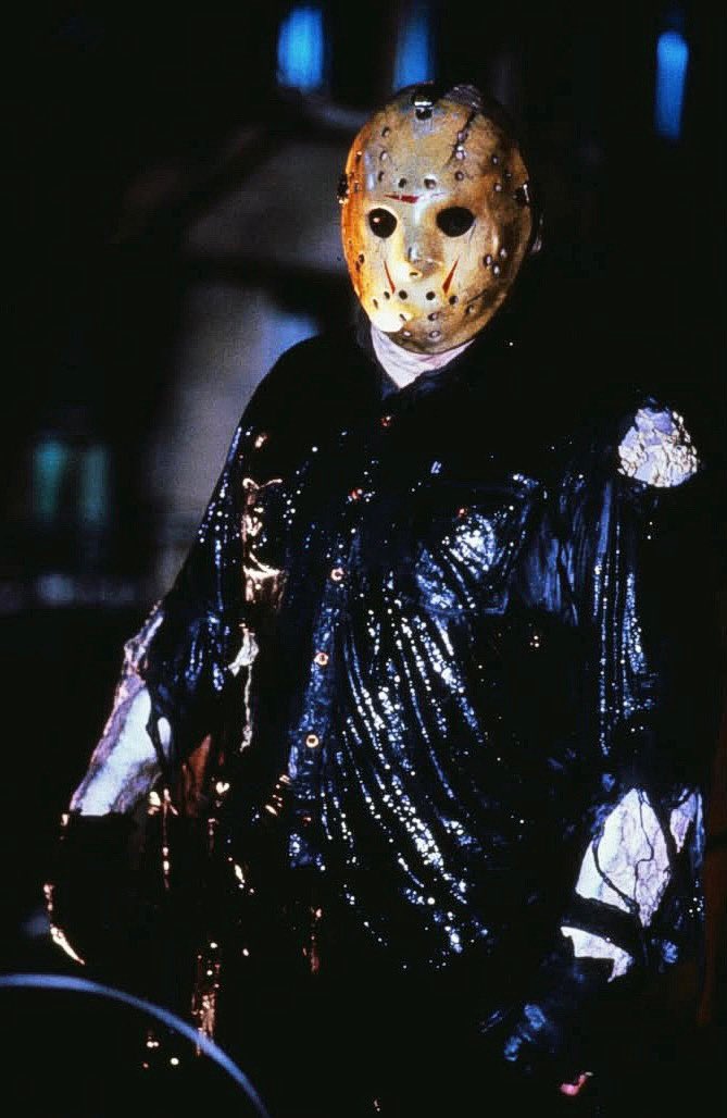 American stuntman Kane Hodder as #JasonVoorhees in #FridayThe13th Part VIII – Jason Takes Manhattan (1989)
#HorrorCommunity #HorrorMovies #1980s #horror #Manhattan #NewYork