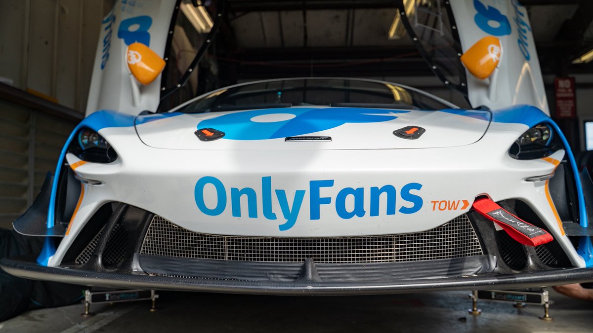 P1Groupe's tweet image. Details 💙4️⃣3️⃣🧡 

🤝 @OnlyFans @watchOFTV 
🛞 @43vogel @MBellRacing 
🔧 @OMSRace @mclaren_orlando 
🏆 @GT4America 

#onlyfans #onlyfansracing #motorsports #racing #omsrace #mclaren #mclarenorlando #mclarencustomerracing 
#gt4 #p1groupe