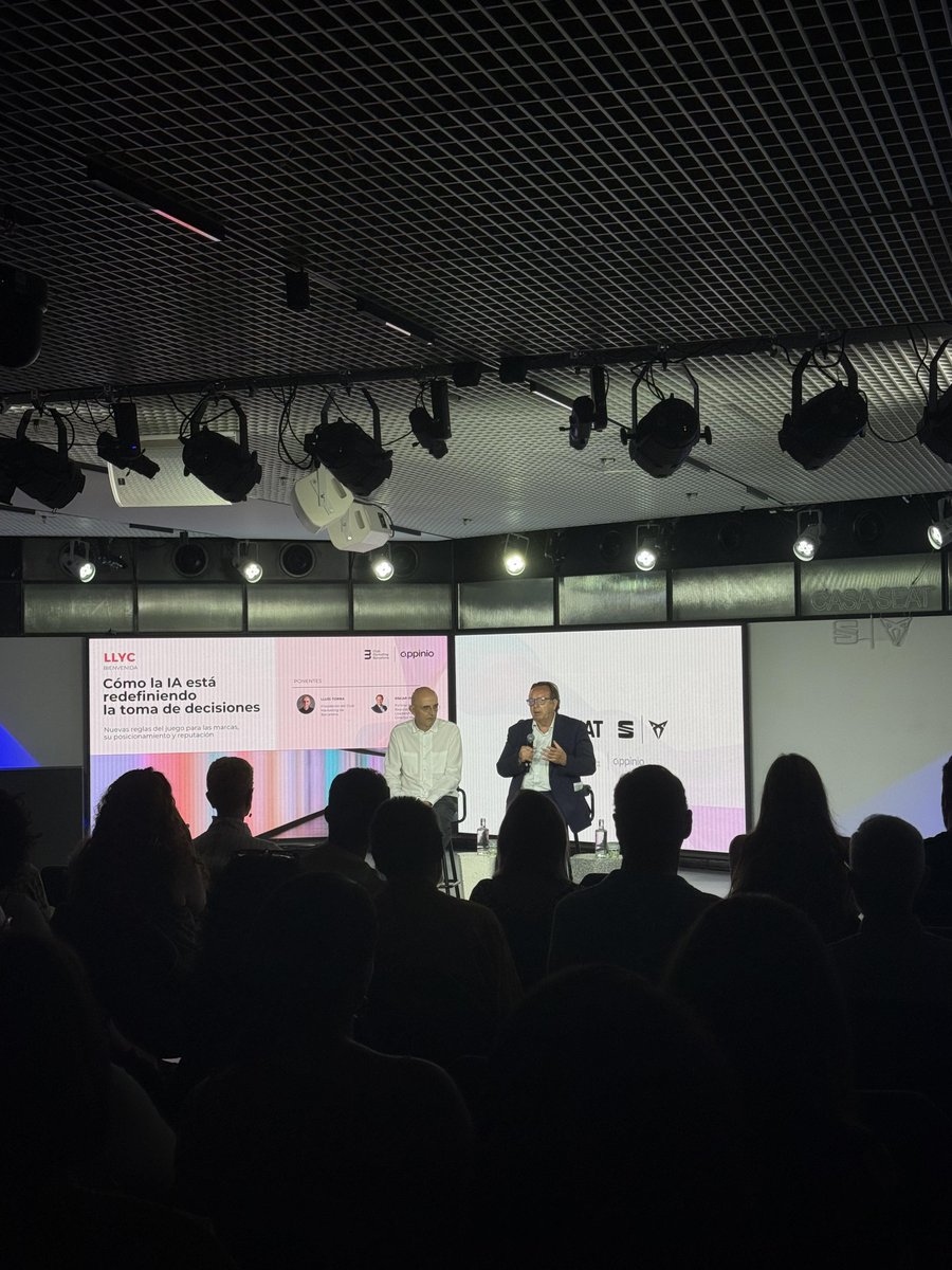 🤖 +60% de los consumidores en 🇪🇸 ya usa #IA generativa. El 52,5% confía más en ella que en un influencer. Desde CASA SEAT, reflexionamos con líderes del sector sobre cómo anticiparse en esta nueva era.

¿Quieres saber más? disponible el 18 de junio 📆 👉ow.ly/eRwp30sNkY7