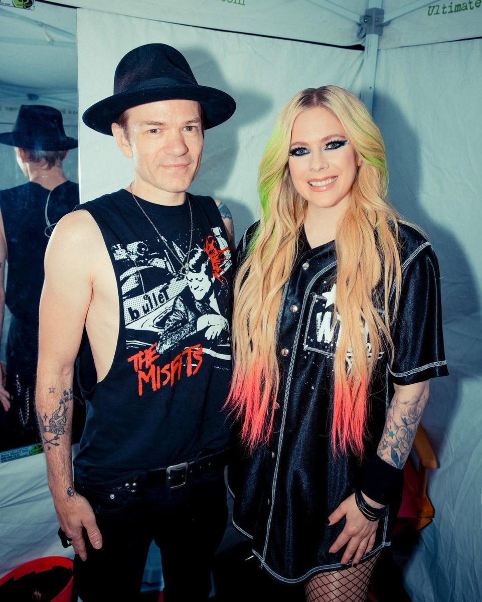 📸| Avril Lavigne and Deryck Whibley on the Vans Warped Tour

Via IG