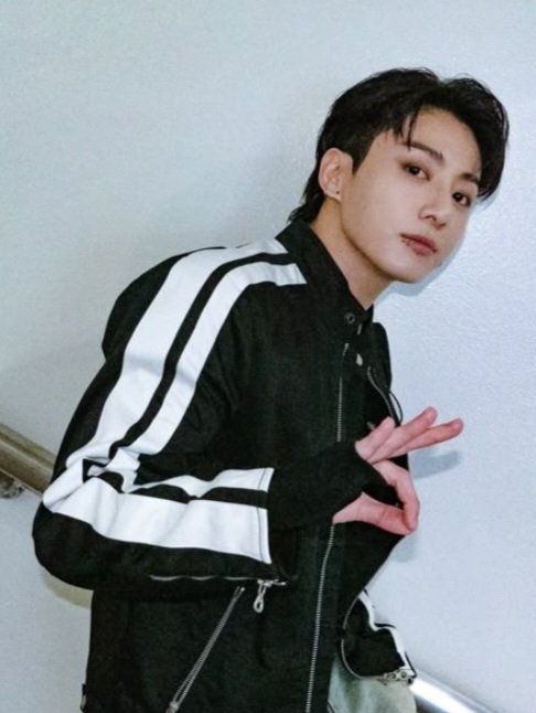 Dariajjk97's tweet photo. I vote #3D by #Jungkook for #efmtop40 #List734 @TOP40_Radio_ ๐๐ป๐ค https://t.co/wErD36PyrN
