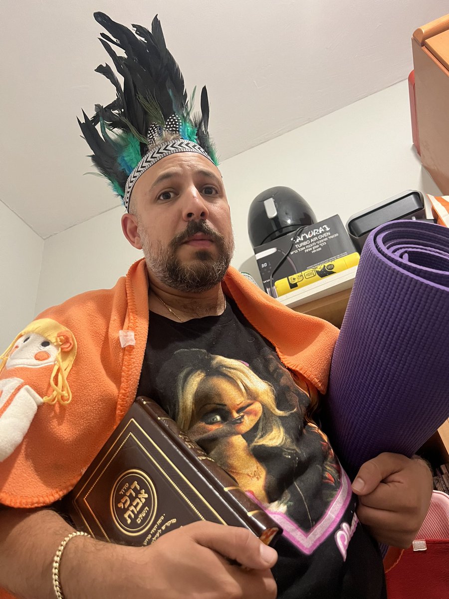 התחפושת לאזעקה הקרובה:
ידידה שחזרה מהמידברן