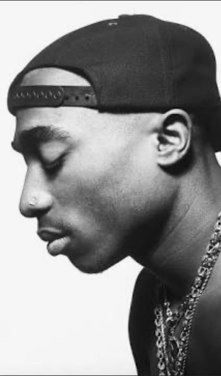 Baby796170852's tweet photo. This is America's most visionary #revolutionists. He was born on the 16th june 1971 . Which most of his friends has forgotten his birthday day . His name is #Tupac Amaru Shakur. Happy birthday my Nigga. your songs still resonate with us till date . We love you till we see again https://t.co/jTqhaQ43ci