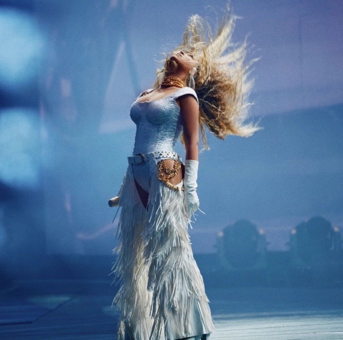 BeyonceFrance's tweet photo. Le dernier concert de Beyoncé à Londres est maintenant terminé. Prochain show: STADE DE FRANCE JEUDI 🇨🇵 #CowboyCarterTour https://t.co/GwBmSWeySh