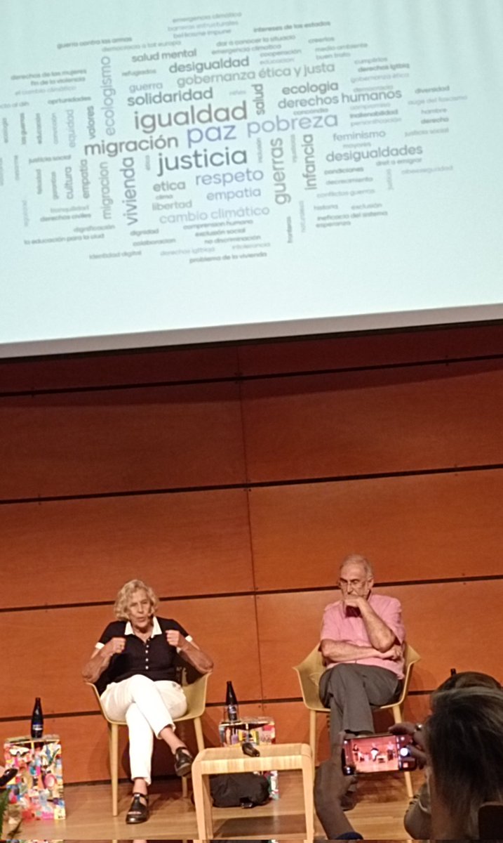 Otra gran experiencia poder compartir con MANUELA CARMENA, una gran mujer defensora de la Memoria y de los DDHH❤️.
Siempre en el lado que tú estés 👌
<a href="/XEiM_PV/">Xarxa Educació i Memòria del País Valencià</a> <a href="/zetahv/">Zoraida Hijosa /❤️</a>