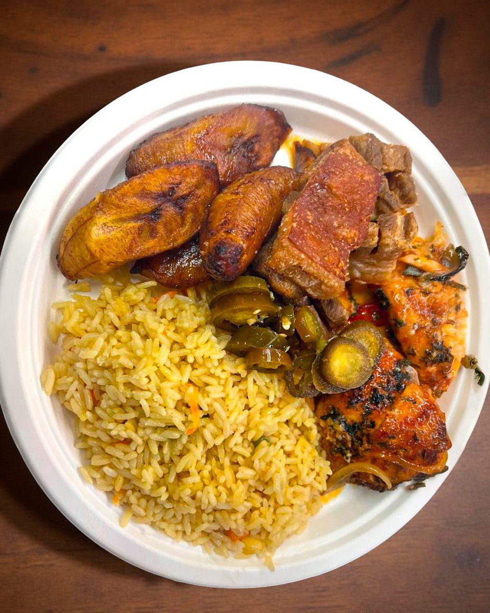 DeliFonda's tweet photo. From juicy meat and fluffy rice to beans and fried plantains, every bite takes you straight to Honduras. Come and enjoy a unique experience full of authentic flavors! 🇭🇳🍽️
 #CatrachoFlavor #FoodWithTradition #completeplate https://t.co/qlj1ulJKBi
