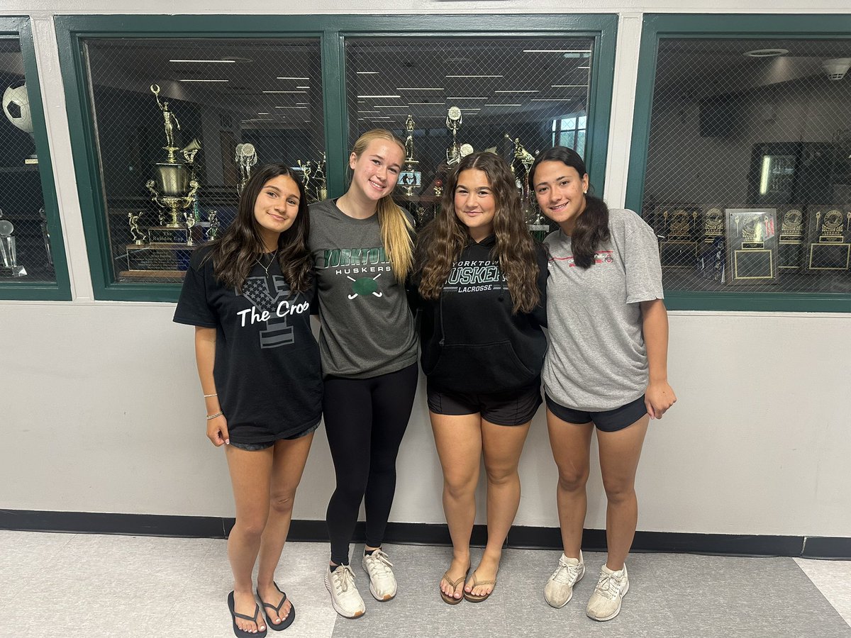 Fall 2025 CAPTAINS! Adriana Torrieri, Riley Grieve, Serena Zimmerman &amp; Lily Diaz 🏑