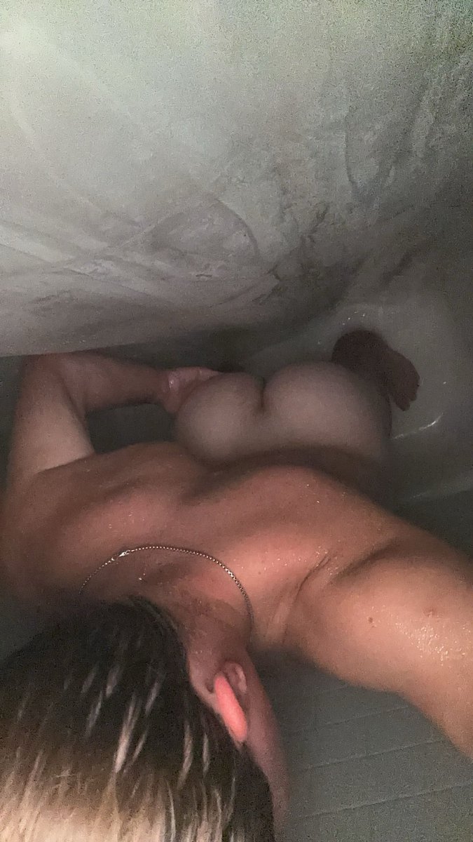 bigcollegehole's tweet photo. front and back pov https://t.co/8UF84Qe7ME