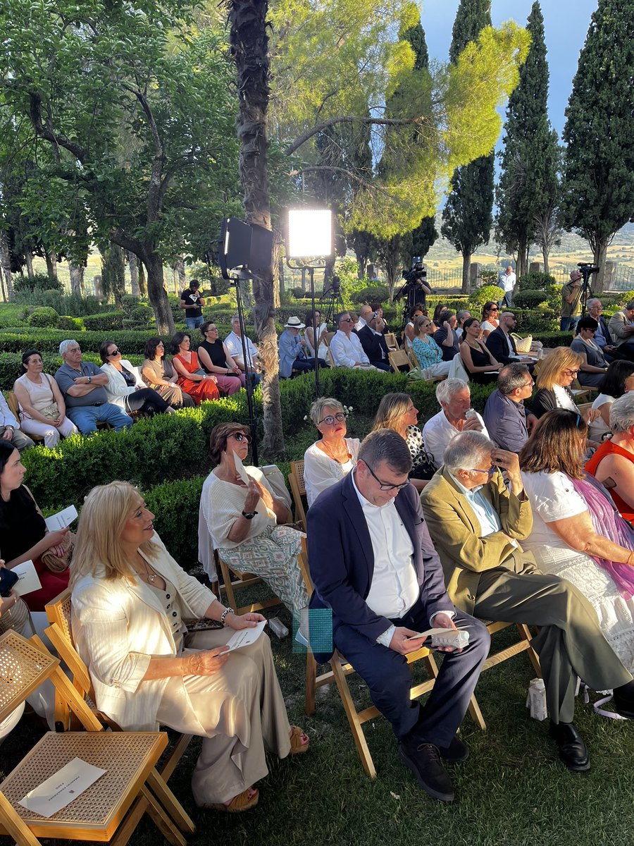 APGuadalajara (@apguadalajara) on Twitter photo La presidenta Asociación de la Prensa de Guadalajara, Mar Corral, y otros miembros de la Junta Directiva, han asistido hoy a la entrega del
Premio de Periodismo Internacional Cátedra Manu Leguineche al periodista y escritor Martín Caparros, que la <a href="/dipuguadalajara/">Diputación de Guadalajara</a> y la <a href="/UAHes/">Universidad Alcalá</a>. La presidenta Asociación de la Prensa de Guadalajara, Mar Corral, y otros miembros de la Junta Directiva, han asistido hoy a la entrega del
Premio de Periodismo Internacional Cátedra Manu Leguineche al periodista y escritor Martín Caparros, que la <a href="/dipuguadalajara/">Diputación de Guadalajara</a> y la <a href="/UAHes/">Universidad Alcalá</a>.