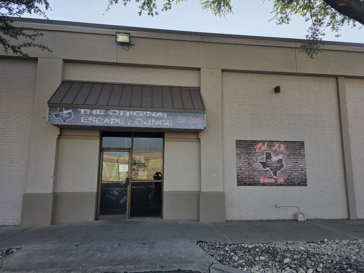 Shift4_Amarillo's tweet photo. Visit the Esacpe Lounge in Odessa, Texas. Their upgrade to @SkyTabPOS means they can serve drinks faster than ever! Congratulates from @Shift4! We wish you the very best! #skytab #odessa https://t.co/KzhzjFbkgC