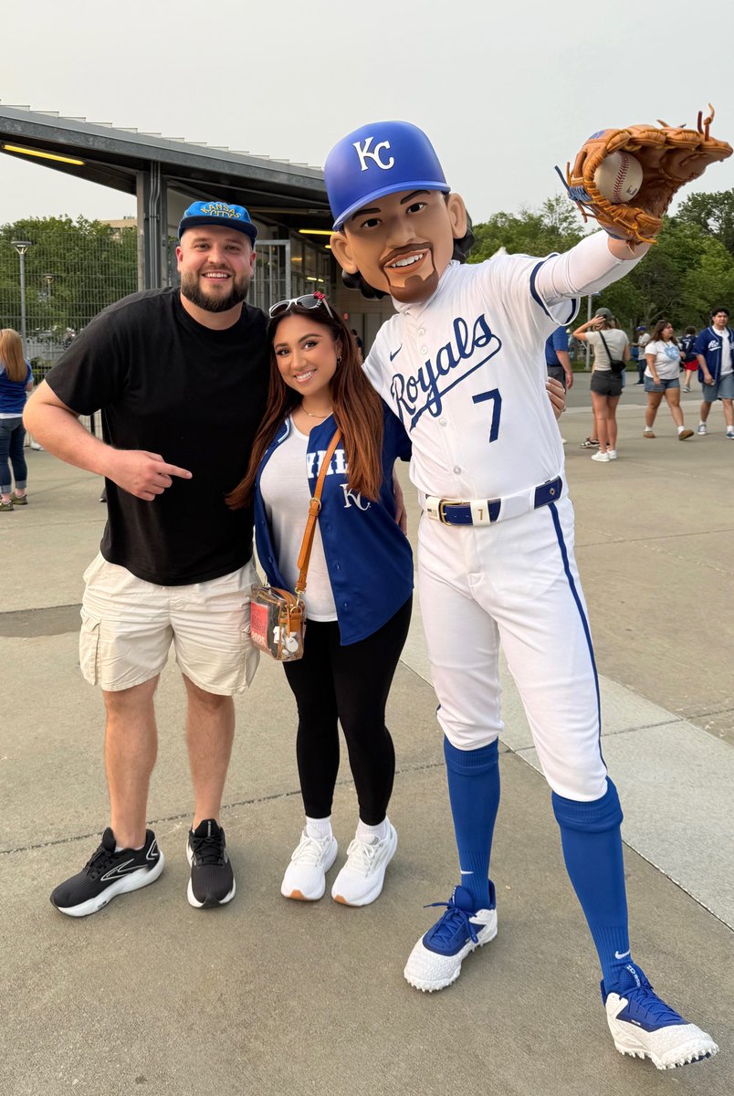 LEGIQN's tweet image. Why is my head almost as big as the bobblehead’s?! 😭