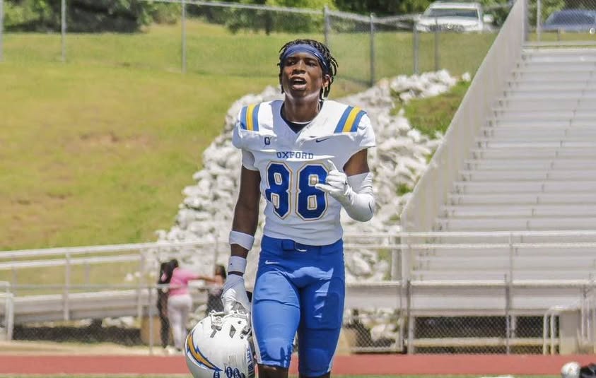 VIP: Ole Miss offers Oxford HS wide receiver Kevin Smith Jr. We talk to him inside...
247sports.com/college/ole-mi…
#OleMiss #HottyToddy