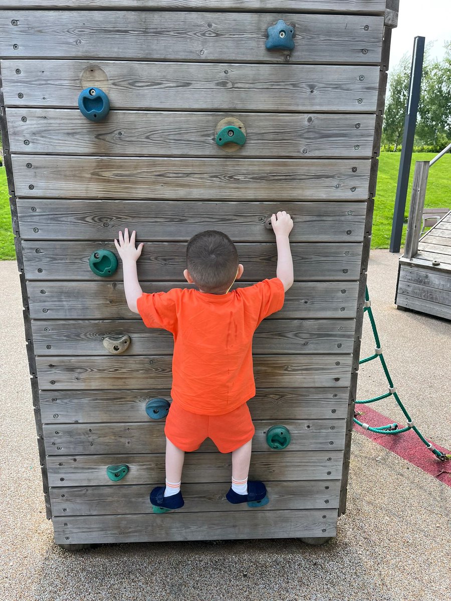 WeeTommysJrny's tweet image. Nothing keeps TOMMYS spirits down , chest infection antibiotics loaded up allowed to the park at the sick kids having a ball 

He could teach us all a lesson @GBXANTHEMS @djsuziemcguire @SKC_UK @SU2CUK @andypingu1888 @sumobhoy1967 gofundme.com/f/tommys-neuro…