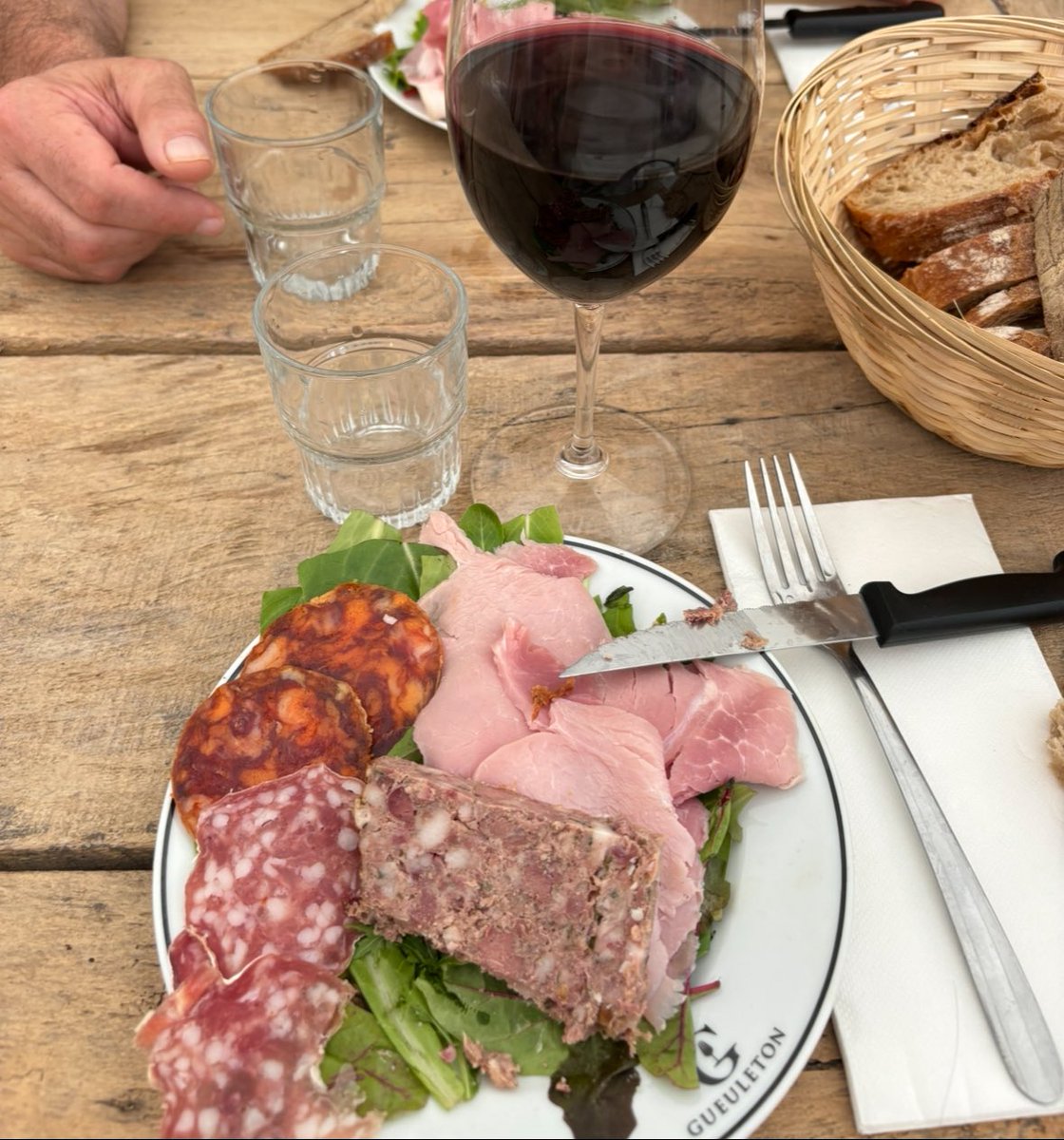 Les traditions françaises ! 
Reconquête était au Game Fair 2025 
Sauvons la France, ses agriculteurs, sa gastronomie et ses bons vivants ! 🥩🍷 
#reconquete #france #gamefair #chasse #nature #traditions 🇫🇷🌿