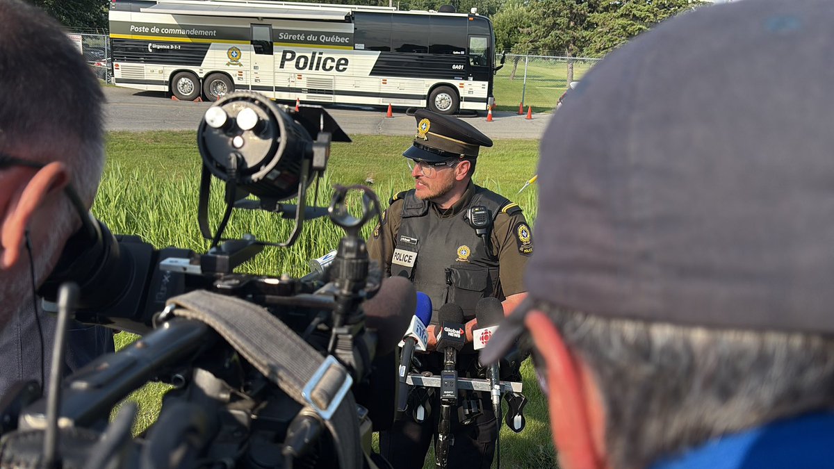 pascalrobidas's tweet photo. DERNIÈRE HEURE: la @sureteduquebec confirmée après 14 h qu’un chien qui correspond à l’animal de compagnie de la petite Claire Bell, 3 ans, a été retrouvé mort le long de l’autoroute 30: recherches concentrées dans le secteur de Vaudreuil-Dorion https://t.co/MsBFE2aG1x
