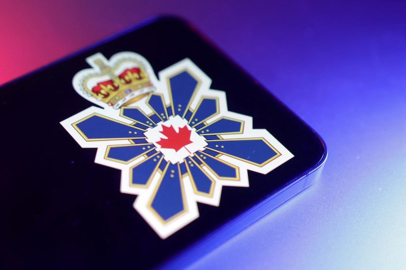 Border bill powers would allow warrantless police requests to doctors, abortion clinics, hotels  theglobeandmail.com/politics/artic…