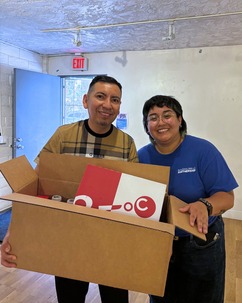 Building_Skills's tweet image. Big thanks to our amazing partners at @ElSolAcademy !

With your support, our OC team delivered food to 50 local members. This is what community collaboration looks like! 💙🍎

#bsp_ca #nonprofit #fooddrive