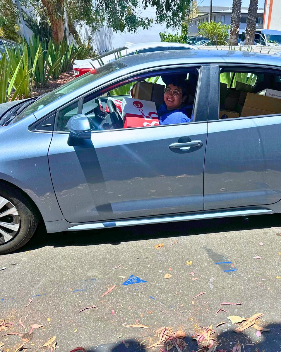 Building_Skills's tweet image. Big thanks to our amazing partners at @ElSolAcademy !

With your support, our OC team delivered food to 50 local members. This is what community collaboration looks like! 💙🍎

#bsp_ca #nonprofit #fooddrive