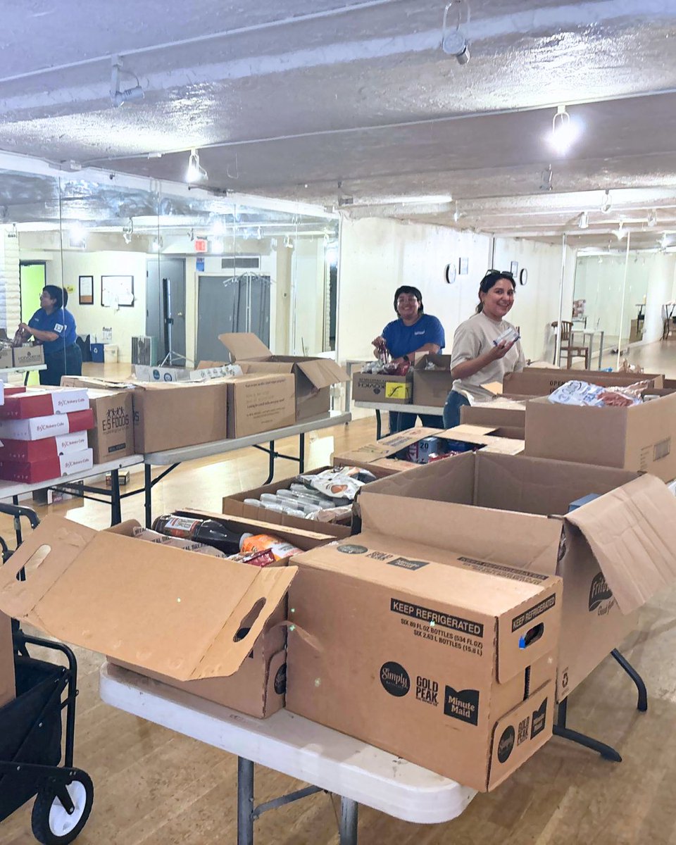 Building_Skills's tweet image. Big thanks to our amazing partners at @ElSolAcademy !

With your support, our OC team delivered food to 50 local members. This is what community collaboration looks like! 💙🍎

#bsp_ca #nonprofit #fooddrive