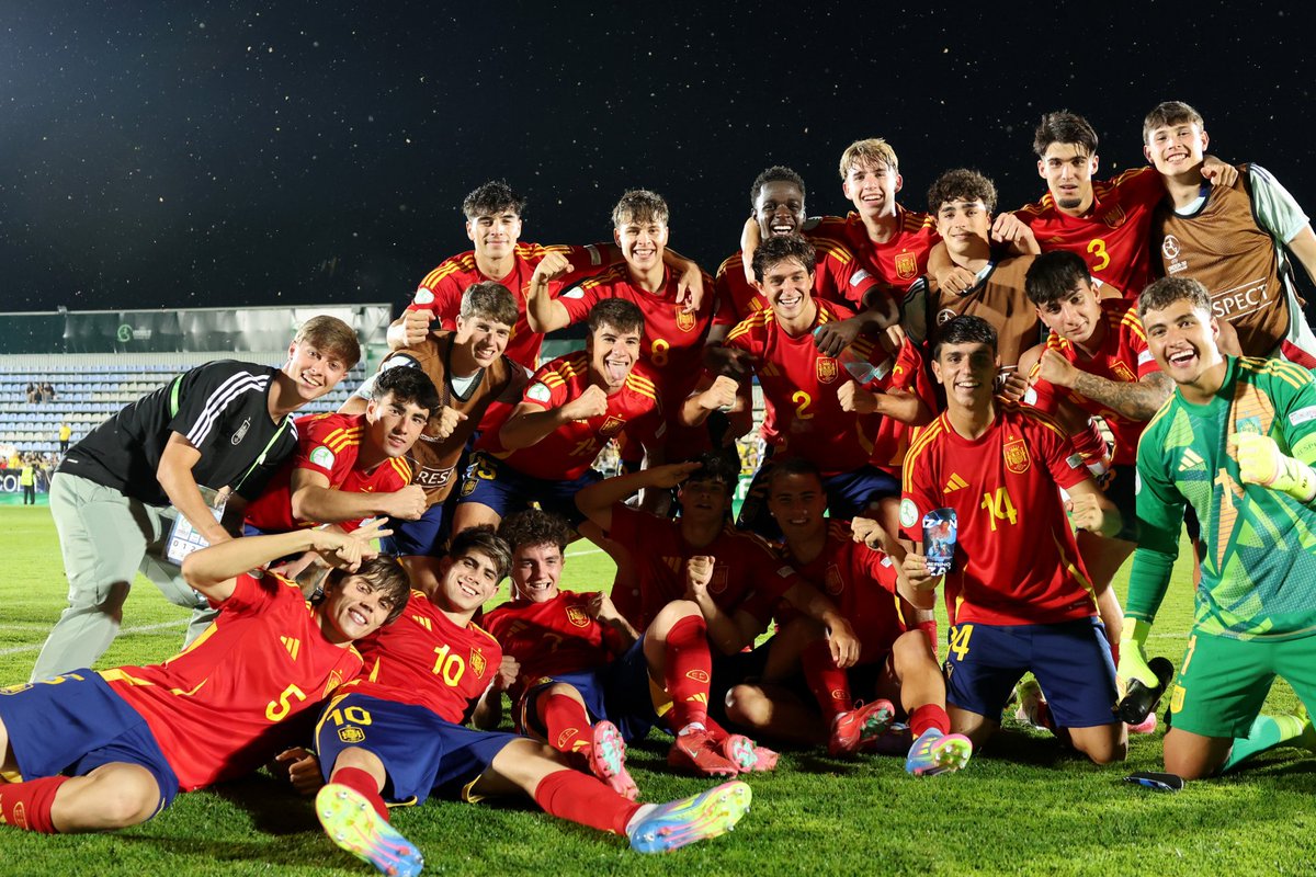DV7 Management (@dv7management) on Twitter photo 📈🇪🇸 Alejandro Granados ya está en las semifinales del Europeo Sub '19 con la <a href="/SEFutbol/">Selección Española Masculina de Fútbol</a>. ¡A seguir trabajando duro hacia la final y el título! 🎯💪🏻
#DV7Management #DV7Group 📈🇪🇸 Alejandro Granados ya está en las semifinales del Europeo Sub '19 con la <a href="/SEFutbol/">Selección Española Masculina de Fútbol</a>. ¡A seguir trabajando duro hacia la final y el título! 🎯💪🏻
#DV7Management #DV7Group