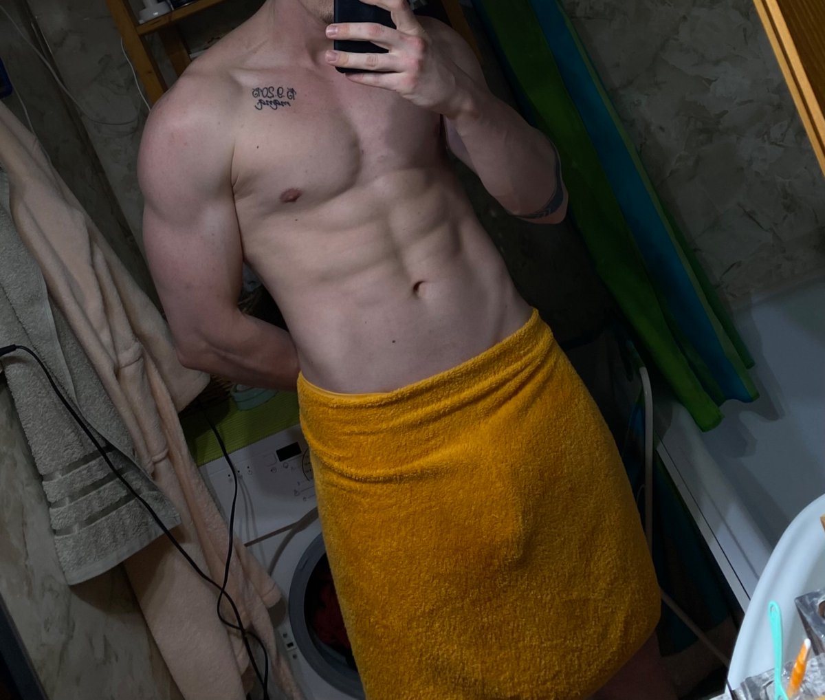 Wanna see it without towel? 
Check my free page 🍆onlyfans.com/martinwildx
and ViP for exclusive things only💦❤️‍🔥 
onlyfans.com/martinwild