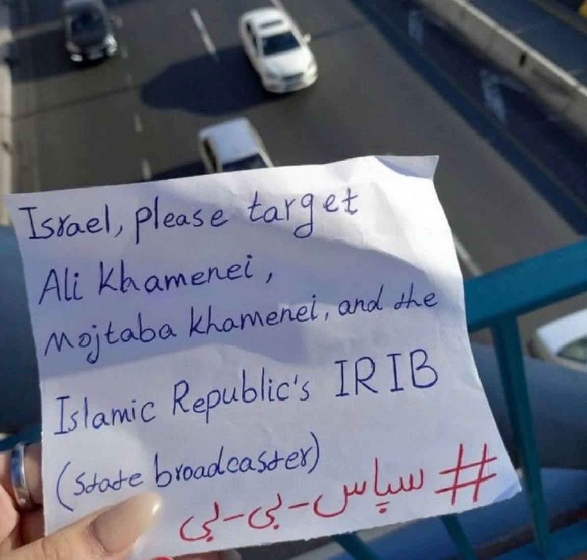 GENGIS9999's tweet photo. Depuis un pont à Téhéran, une femme iranienne demande à Israël d’éliminer le chef suprême de l’Iran et son fils en plus d’attaquer le réseau de télévision et de radio IRIB.

Une partie de son souhait a été réalisée...

Le siège de la télévision d'état (IRIB) boom👇 https://t.co/BptQ6fEYeB