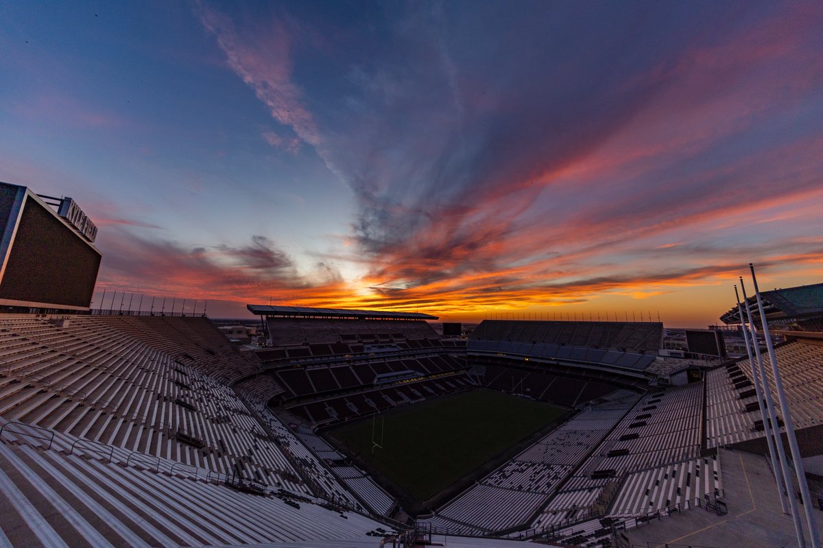 AggieFootball's tweet photo. Sunsets are better in College Station https://t.co/jSkt9tmOKI