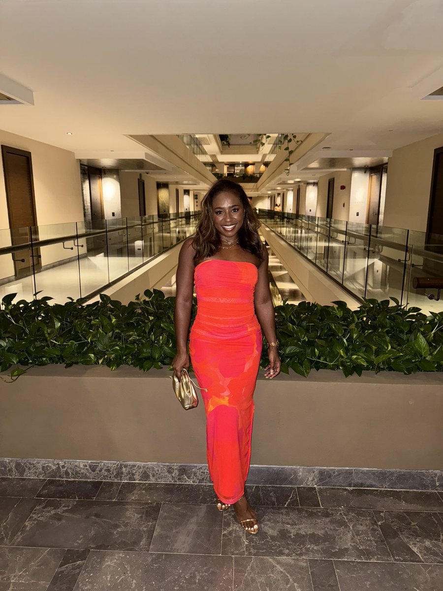_LimaLime's tweet photo. I got a gorgeous tan in Cancun 🧡 https://t.co/DDK2oQFU7g