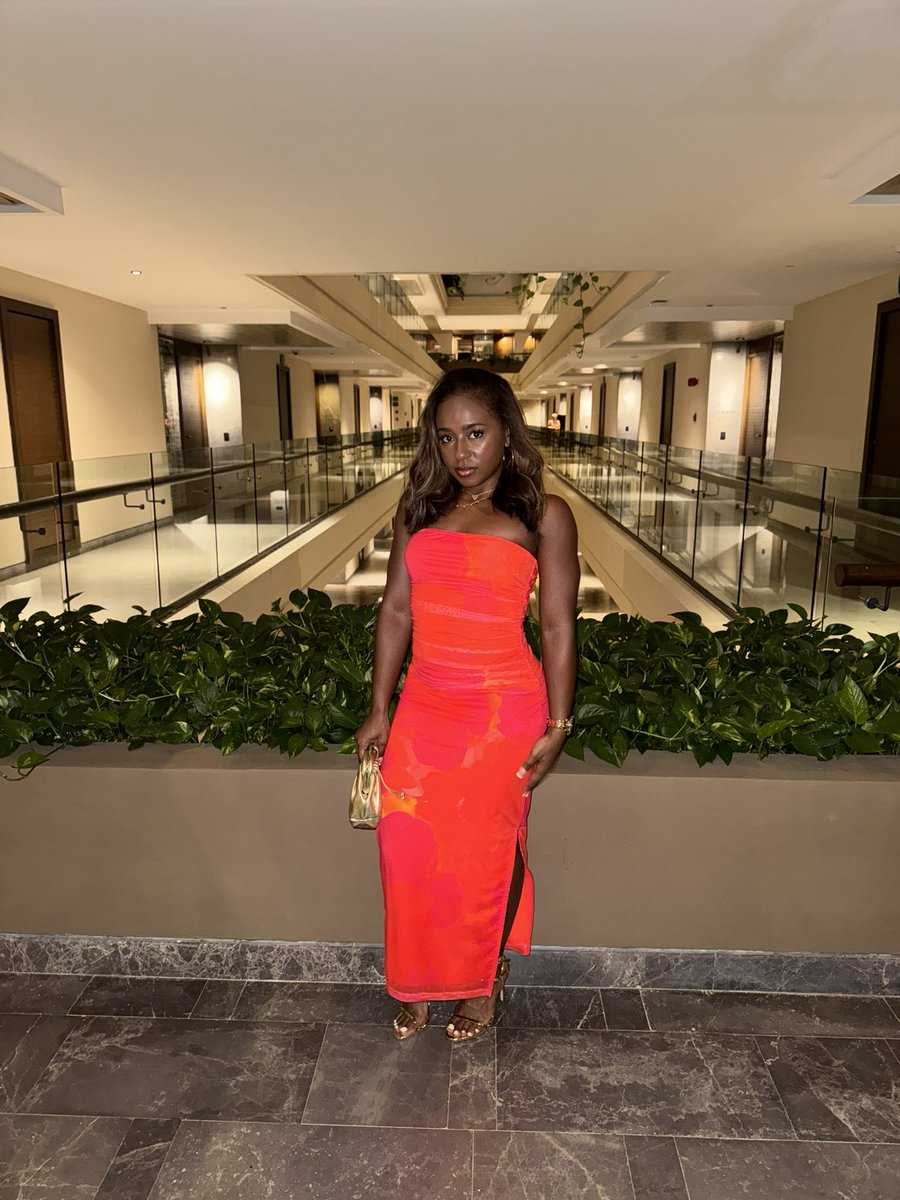 _LimaLime's tweet photo. I got a gorgeous tan in Cancun 🧡 https://t.co/DDK2oQFU7g