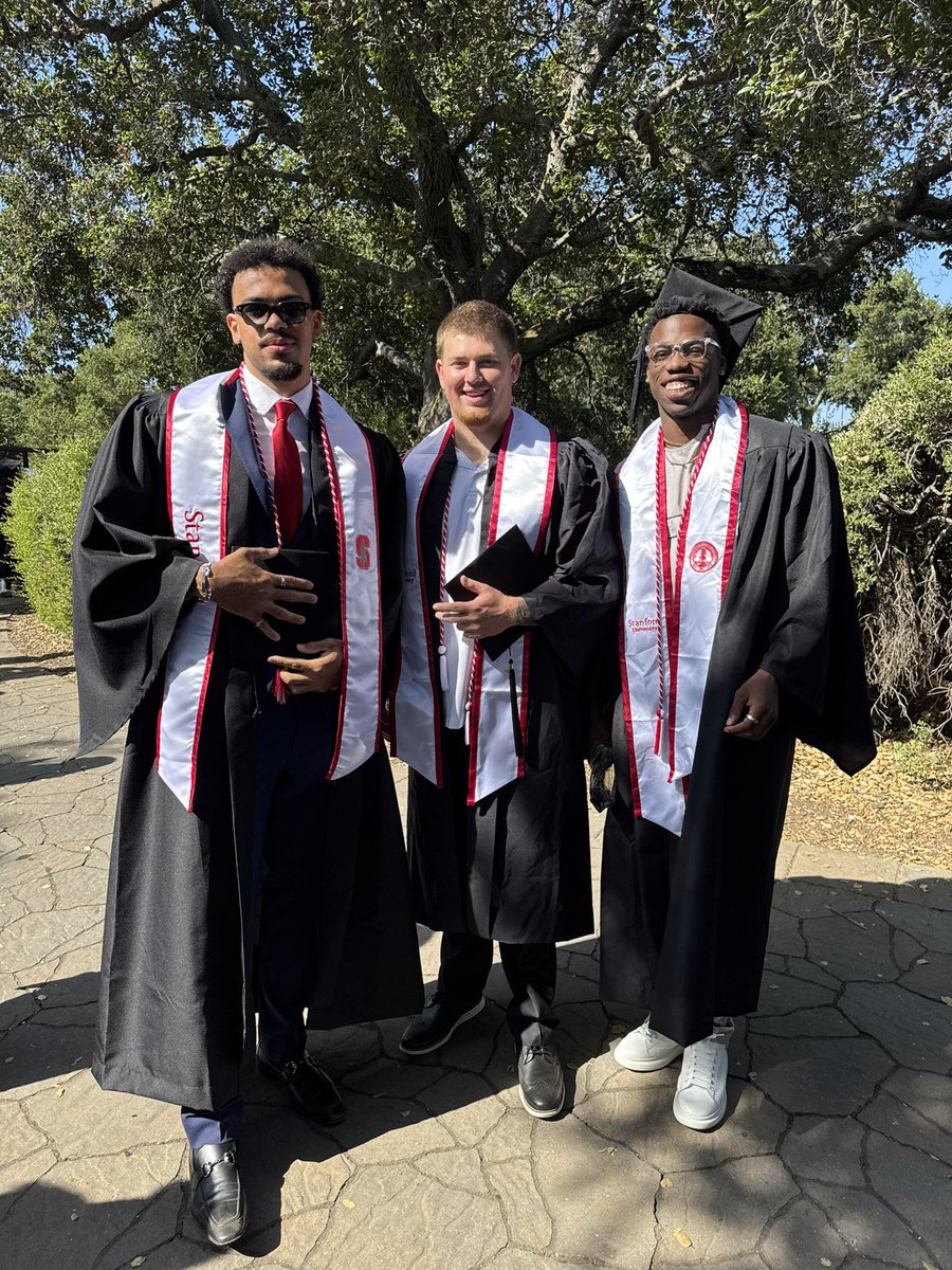rowell_zach's tweet image. Officially graduated from Stanford University! 1%!! Chose the hardest path for the best results! We just getting started 📈